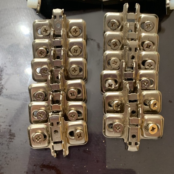 12 Woodcrest soft close hinges - Picture 3 of 6